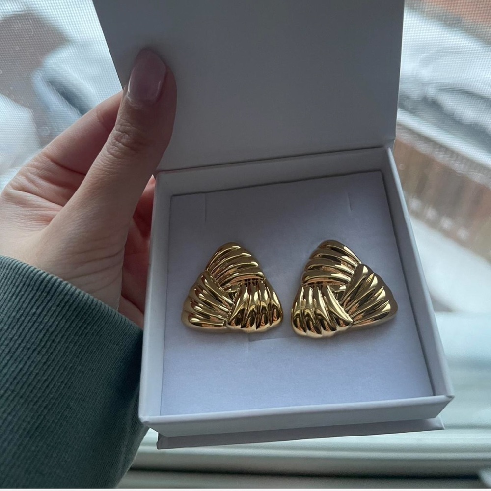 Heaven Mayhem Tri Gold Earrings